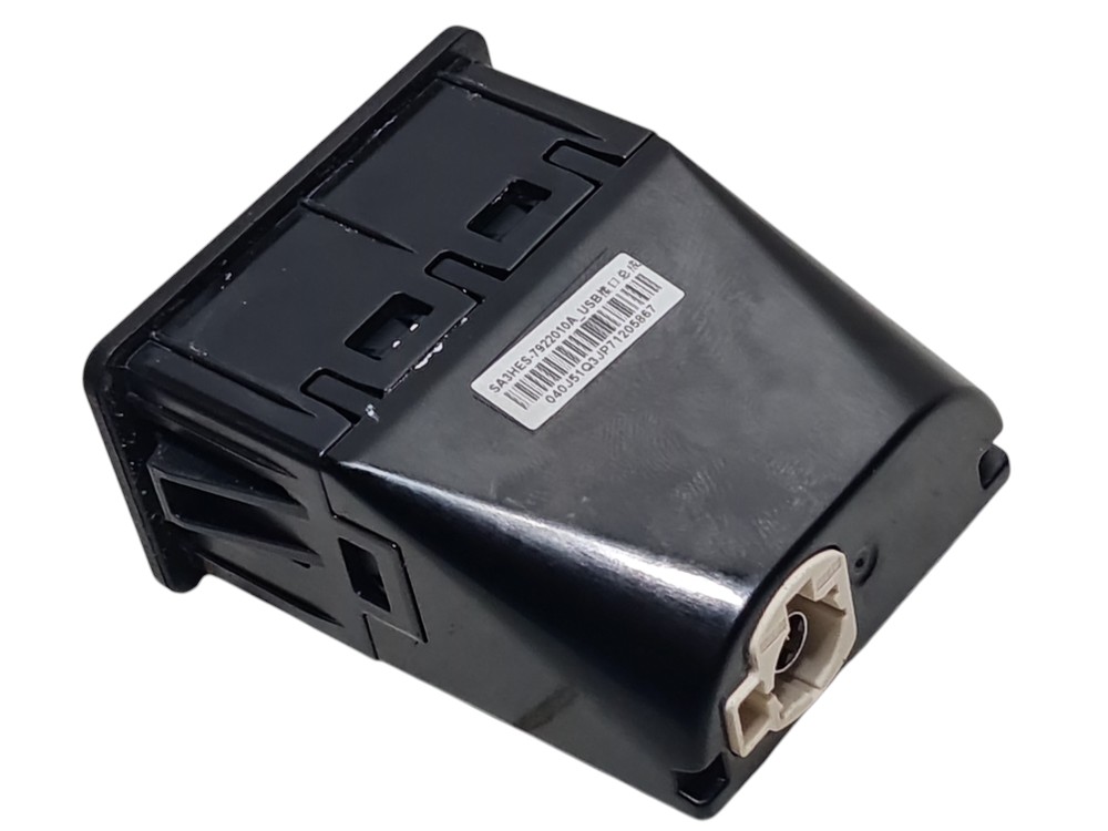 Tomada Usb Console Central Byd Song Plus 2024 Sa3hes7922010a 3