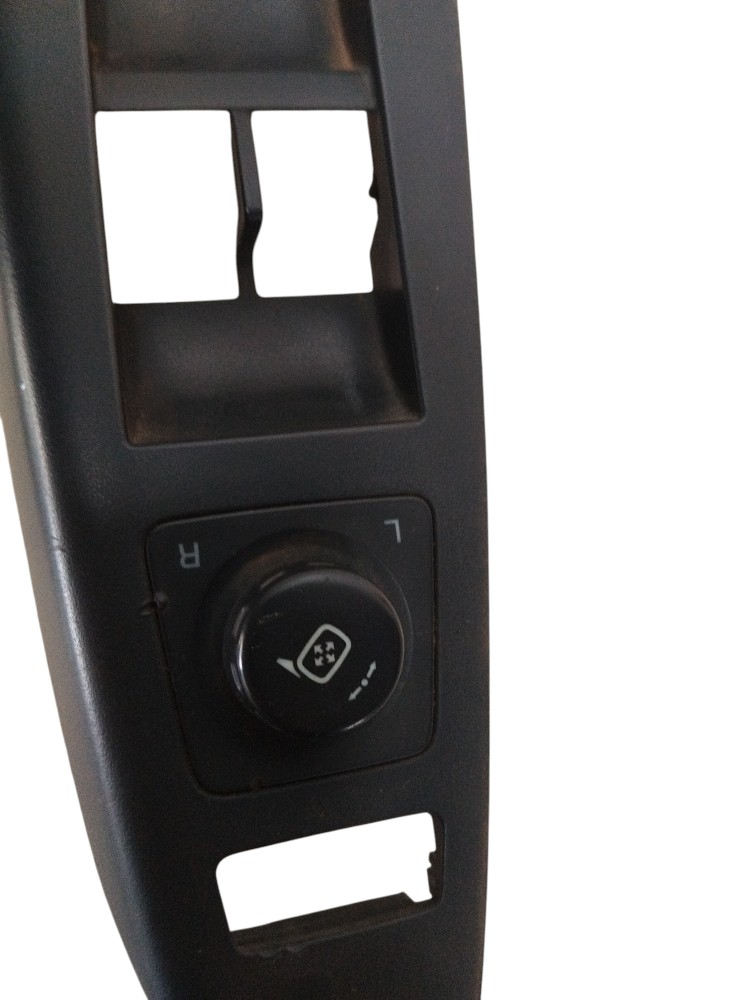 Moldura de botao vidro elétrico Chevrolet Captiva detalhes 4