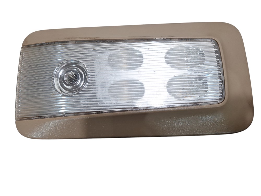 Luz de teto cortesia esquerda mercedes new actros ano 2022