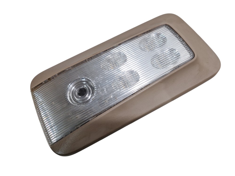 Luz de teto cortesia direita mercedes new actros ano 2022