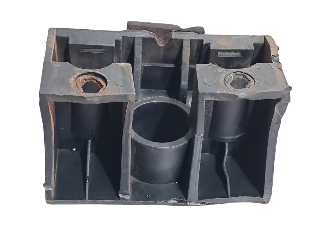 Suporte fixação parabrisa Volvo VM 330 2021 2022 5010353399 2