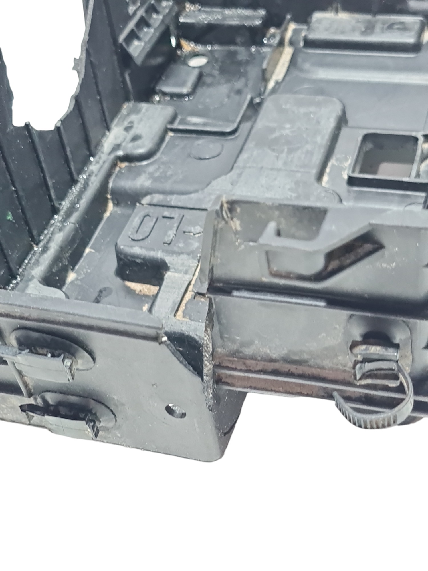Caixa Suporte Bateria Citroën C3 2017 Original Com Detalhe 2