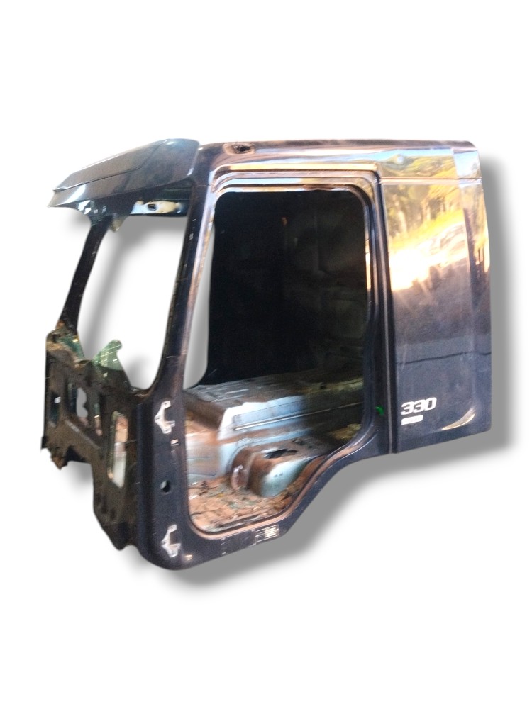 Cabine do Volvo Vm 330 2022 corte lataria sobe encomenda