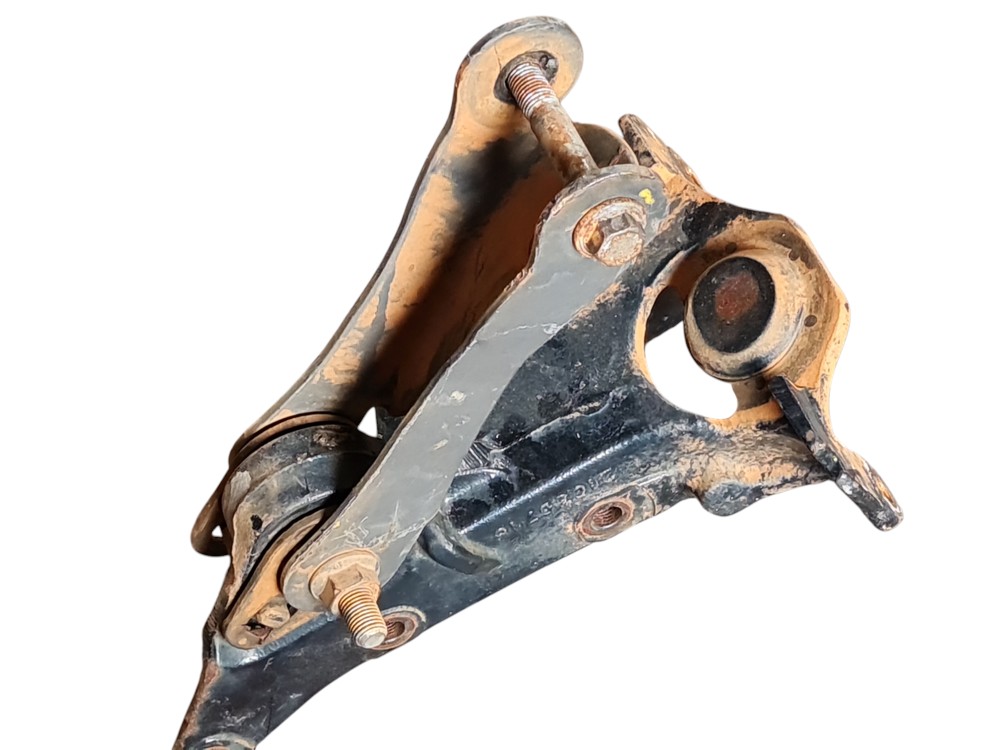 Suporte suspensao lado direito Volvo VM 330 2021 2022 3