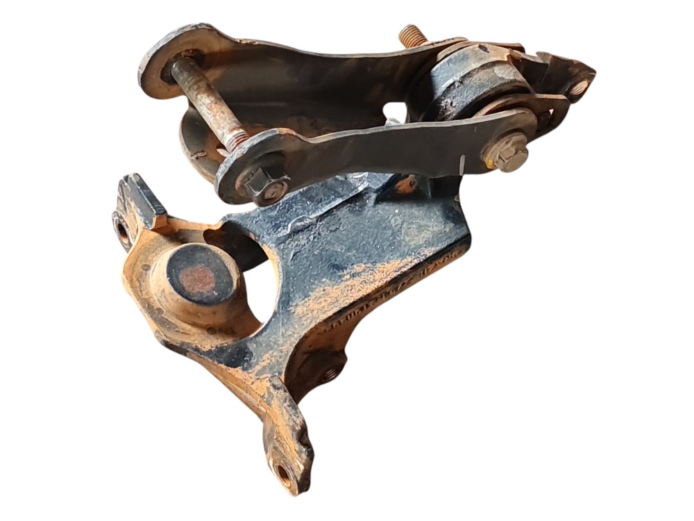 Suporte suspensao lado direito Volvo VM 330 2021 2022 4