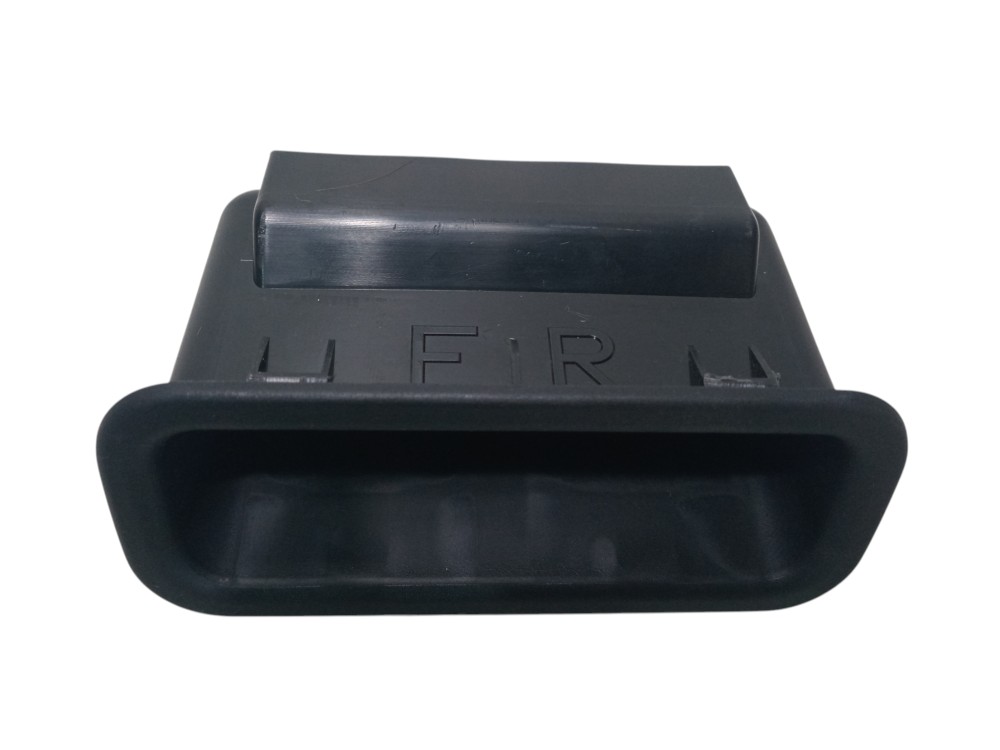 Acabamento puxador porta malas Nissan Kicks ano 2025 2026