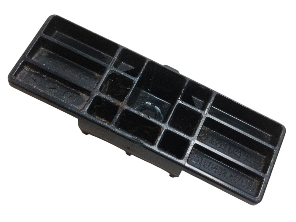 Suporte Traseiro Console Central Mercedes Cls 500 2005 Usado 4