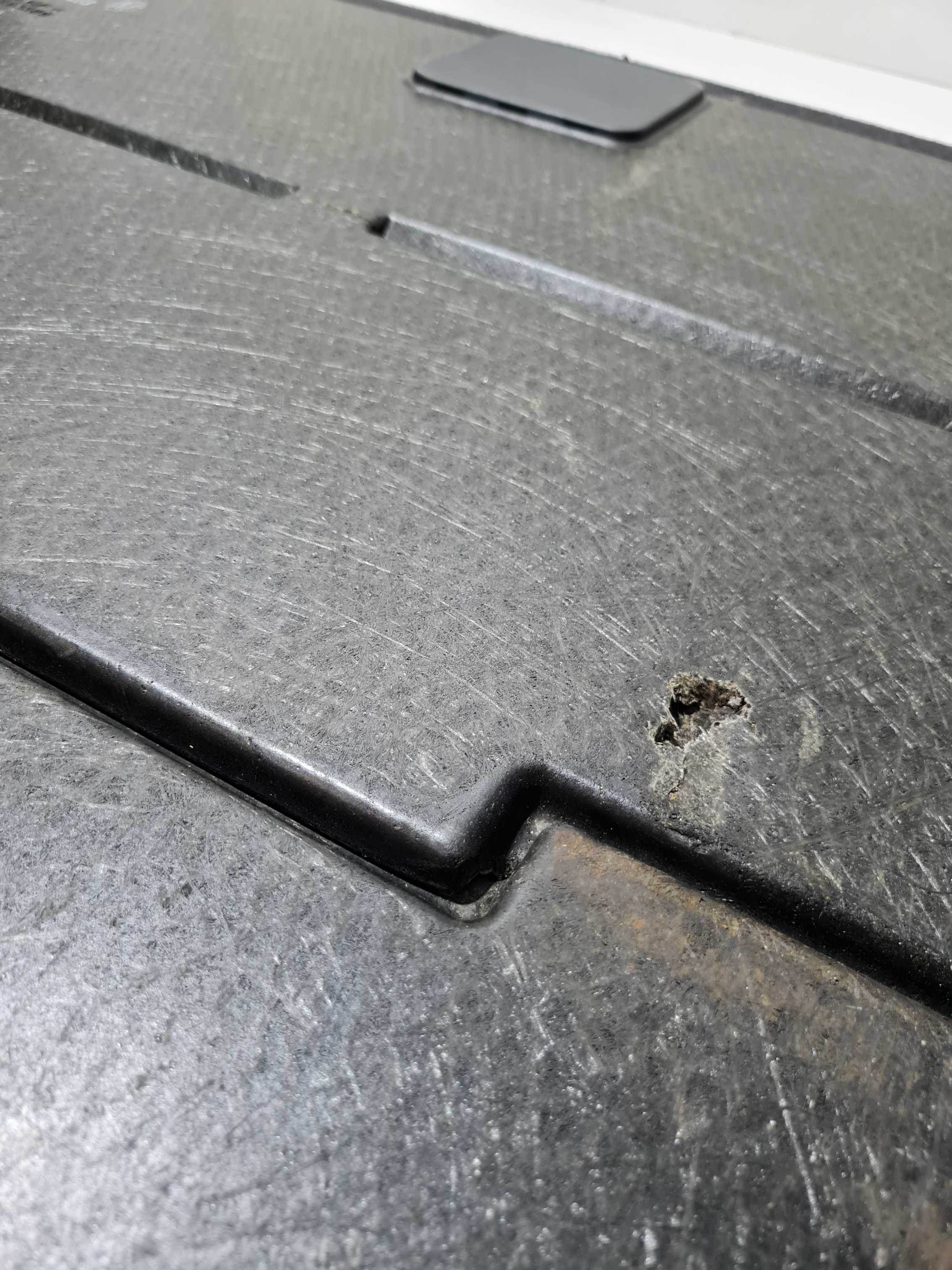 Tampão Porta Malas Detalhe Vw Tcross Highline 2021 Preto 2
