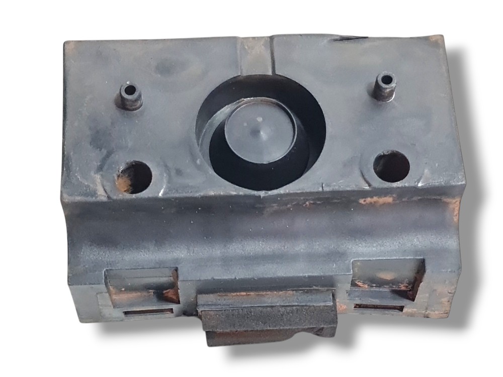 Suporte fixação parabrisa Volvo VM 330 2021 2022 5010353399