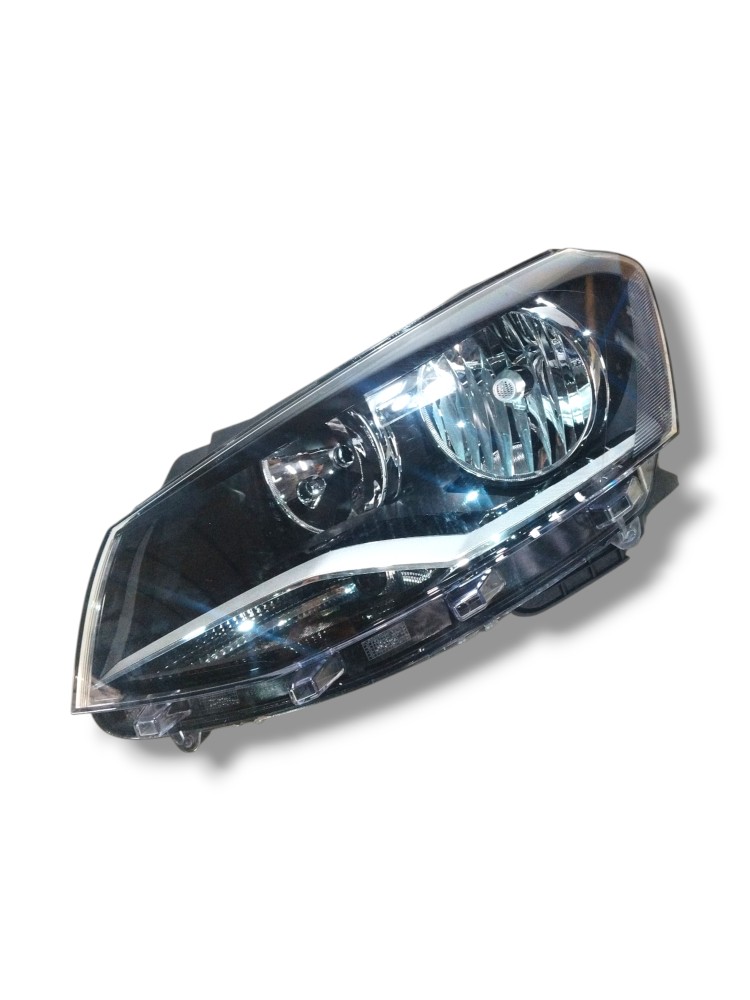 Farol dianteiro esque Volkswagen Saveiro 2014 a 2016 detalhe