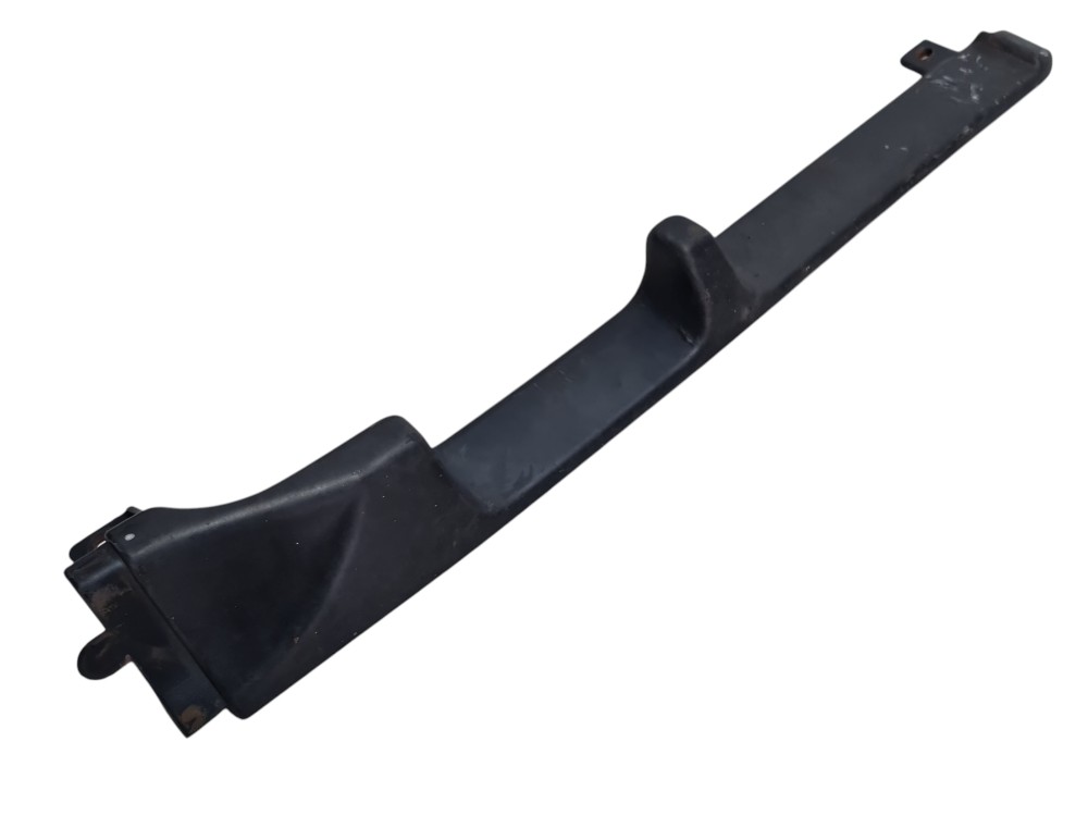 Acabamento inferior parabrisa lado direito Volvo VM 330 2021 2
