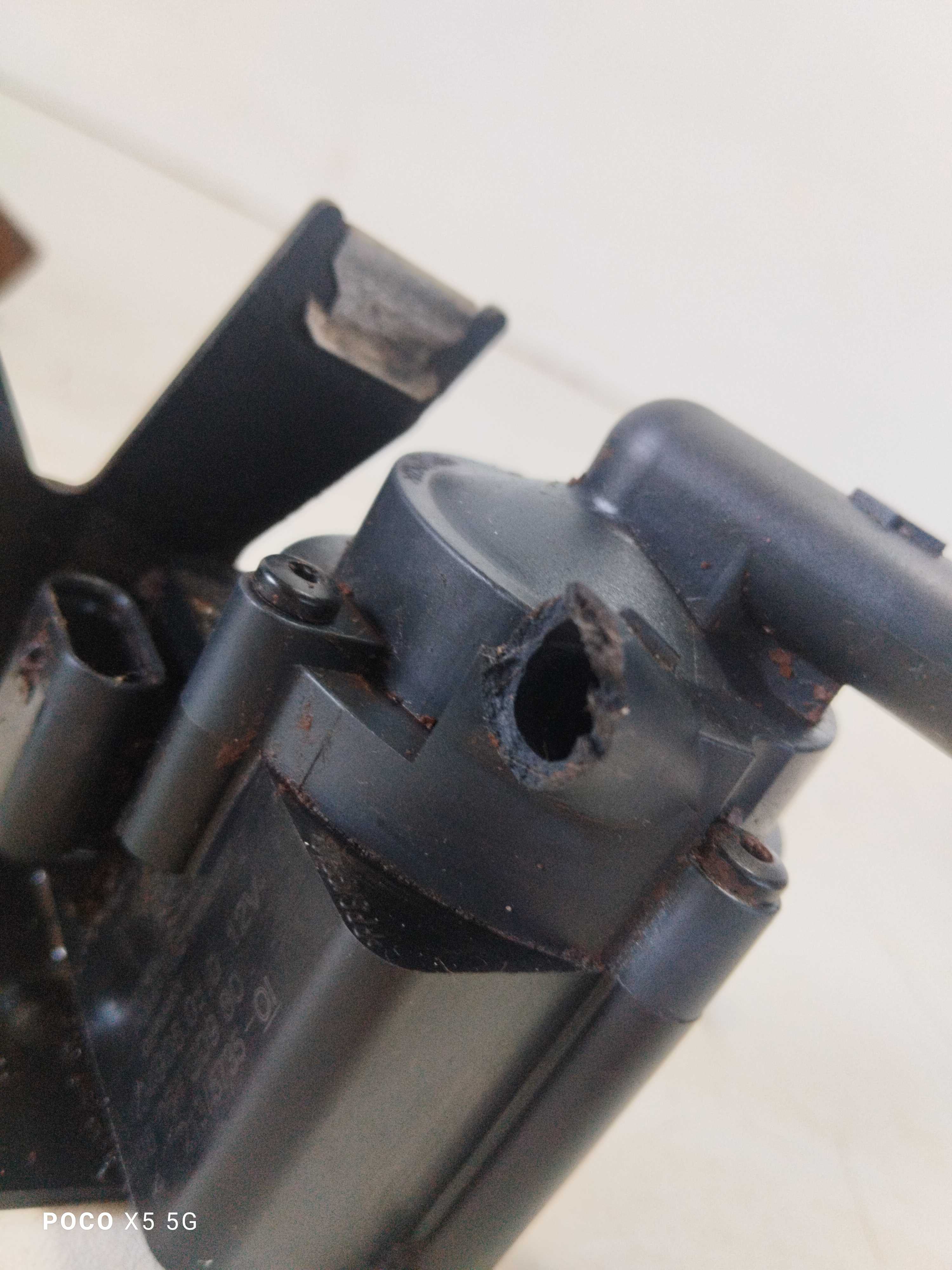 Bomba De Água Auxiliar Citroen Ds5 2015 704906010 Original 2