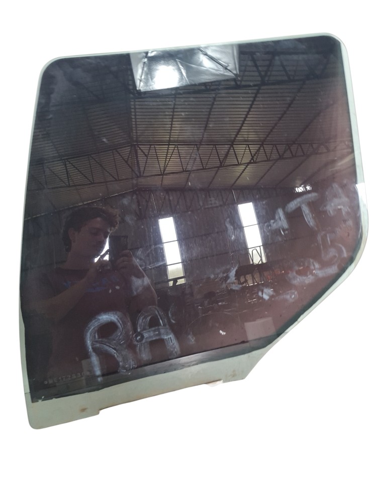 Vidro porta esquerda Volvo VM 330 2021 2022 ORIGINAL 3