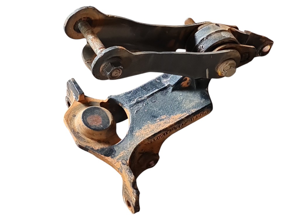 Suporte suspensao lado direito Volvo VM 330 2021 2022 5