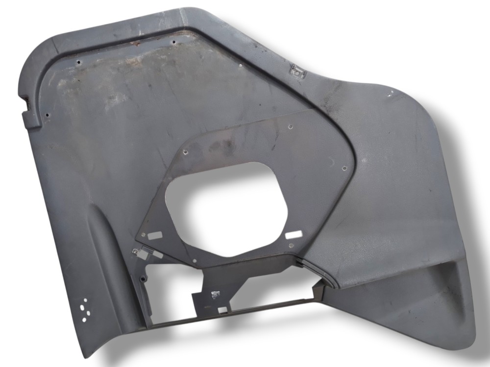 Acabamento forro porta esquerda Volvo VM 330 2021 2022