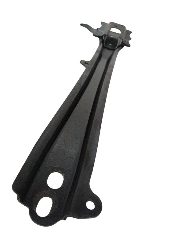 Travessa suspensão esquerda Toyota Corolla GrS 2024 original 3