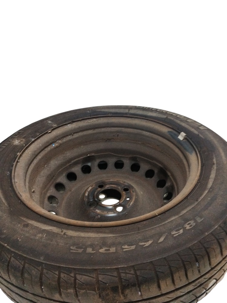 Roda de ferro aro 15 4×100 com pneu 185 65 Pirelli 4
