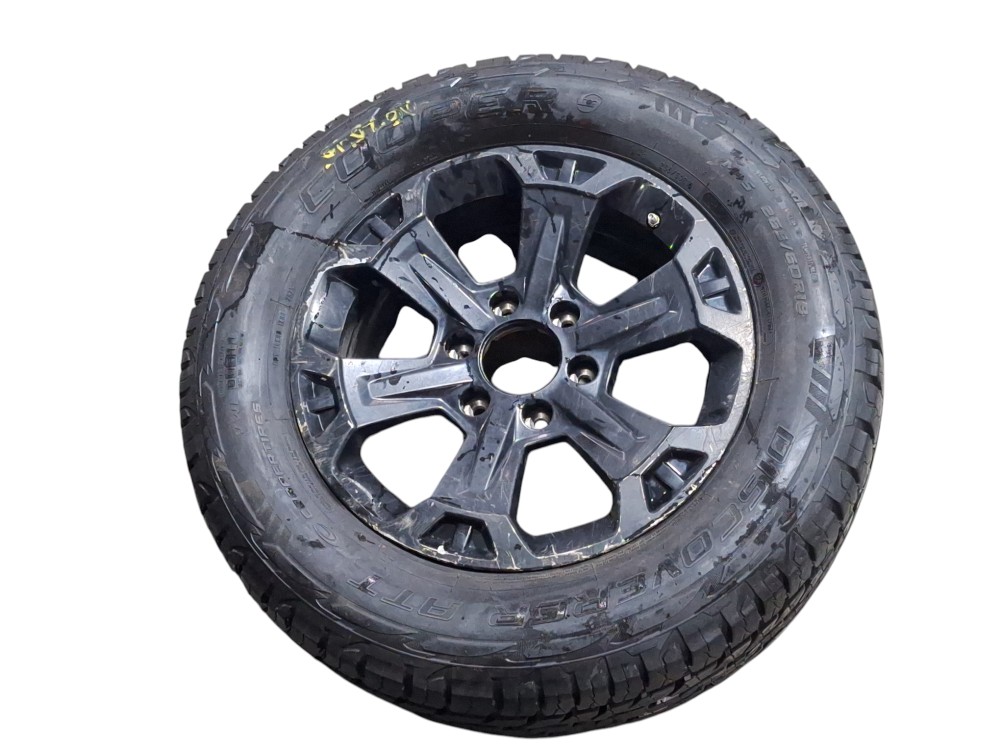 Pneu Cooper Tires Discoverer ATT com roda original gwm tank