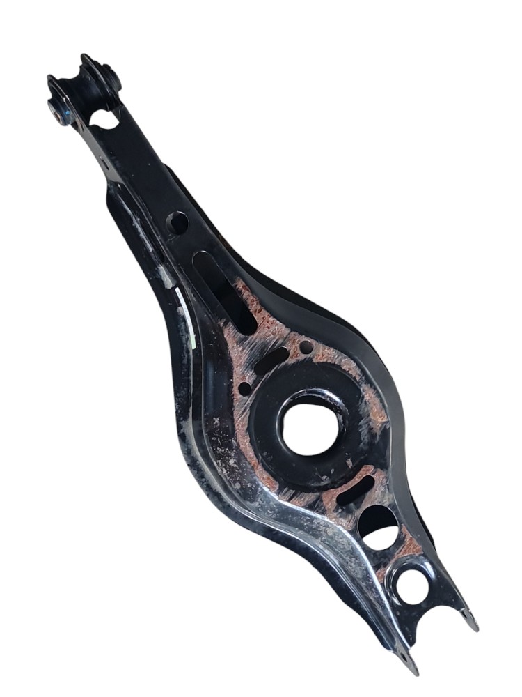 Braço oscilante suspensão traseira Toyota Corolla GRS 2024 6