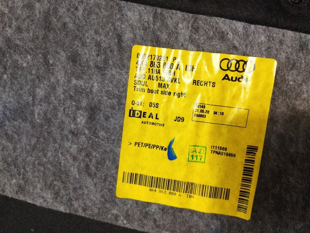 Acabamento forro porta malas traseiro Audi Etron 22 ORIGINAL 6