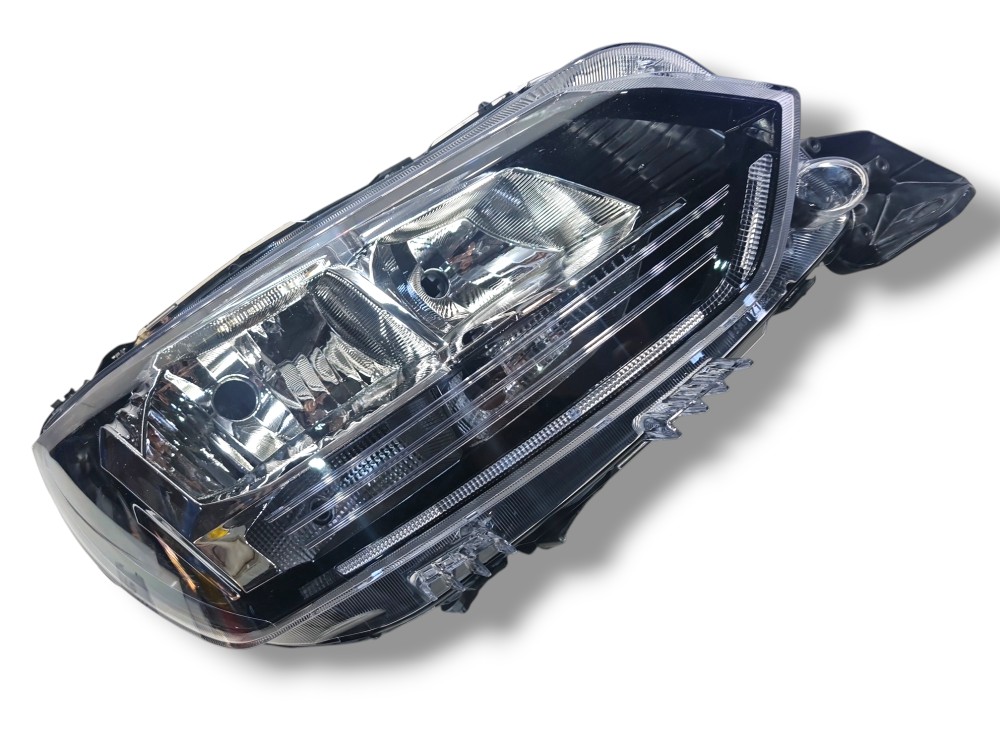 Farol dianteiro direito Peugeot 208 allure 2023 2024 DETALHE