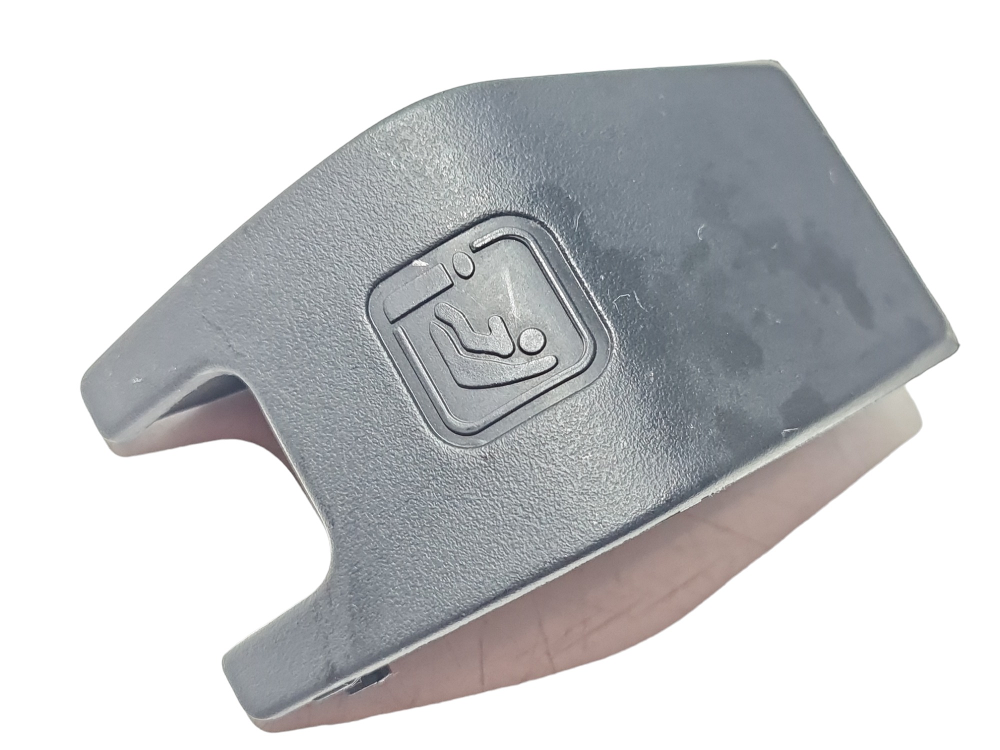 Acabamento Isofix Banco Traseiro Gm Tracker 2022 26288549 2