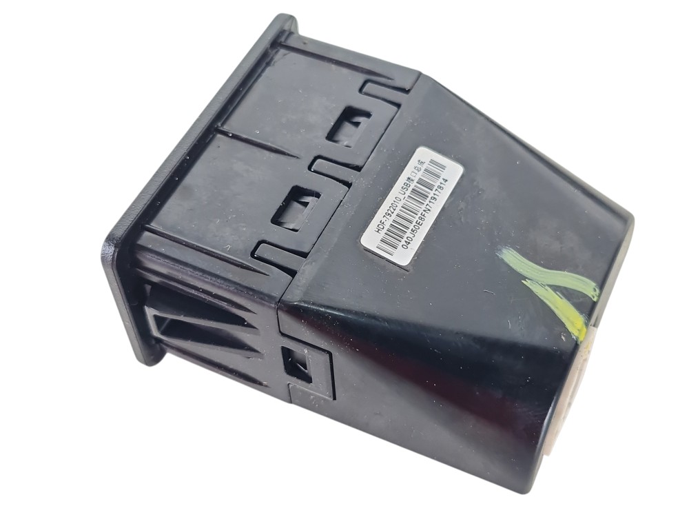 Entrada Usb / Hard Disk Byd Tan 2023 Original Hdf-7922010 3