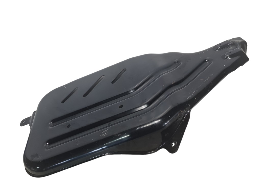 Protetor tanque combustivel esq Jeep Compas 2023 2024 detalh