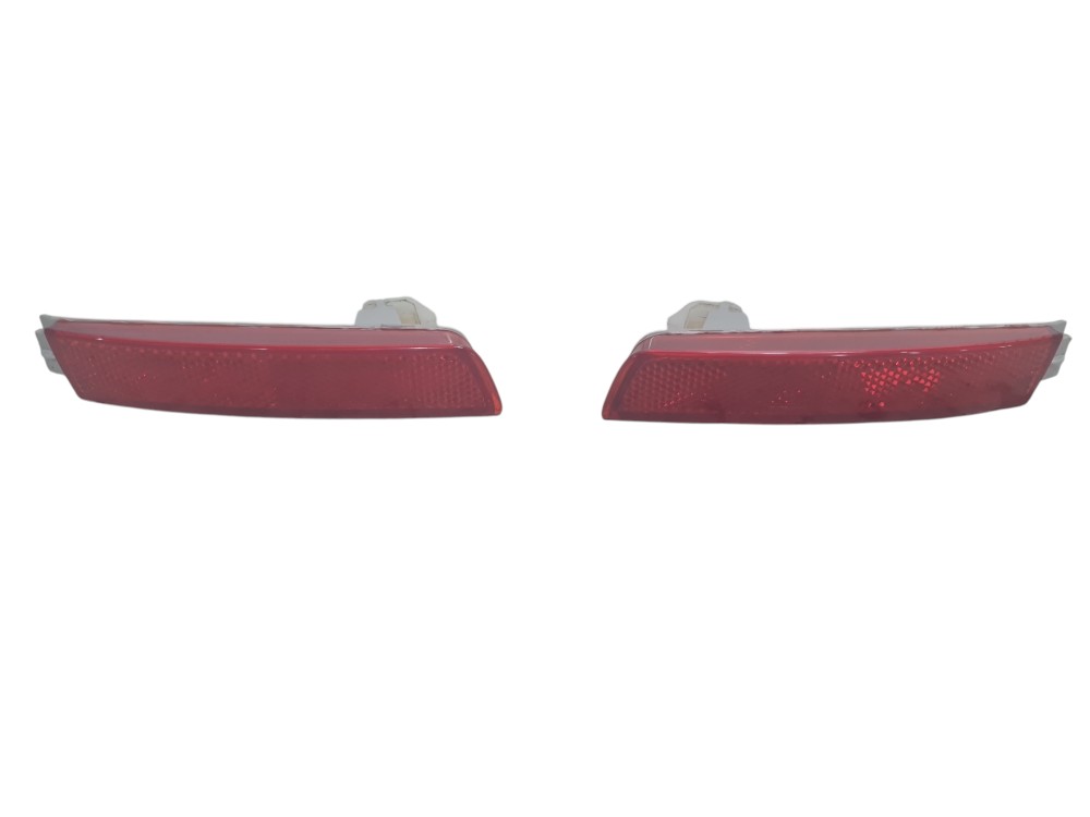 Par refletor parachoque traseiro  Nissan Kicks 2025 2026