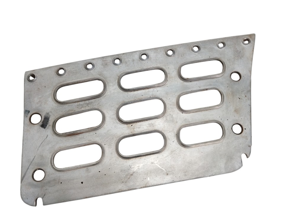 Chapa Pisante Estribo Da Direita Volvo 2021 20360789 6