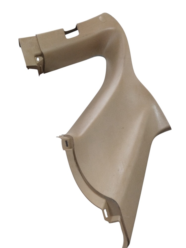 Moldura d coluna traseira do Chevrolet Captiva 2009 caramelo 2