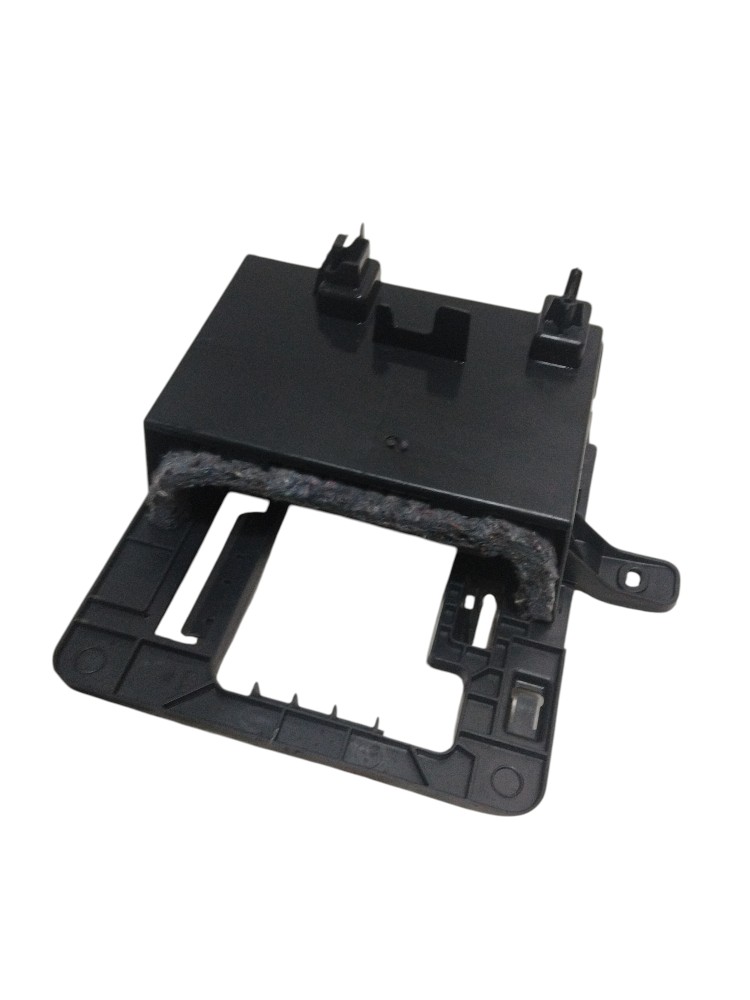 Suporte esquerdo módulo porta malas Peugeot 208 ORIGINAL 3