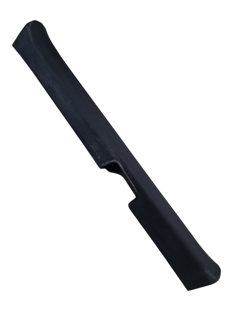 Soleira porta dianteira dir. Toyota Corolla Cross ano 2021