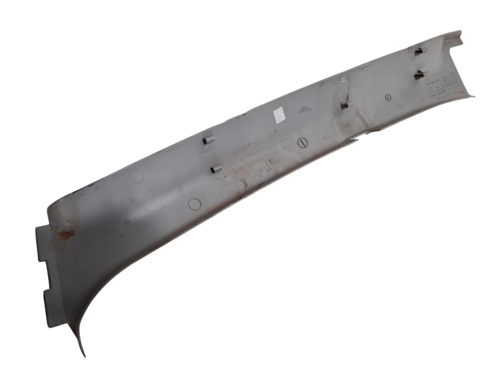 Moldura interna coluna parabrisa Volvo VM 330 2021 2022 5