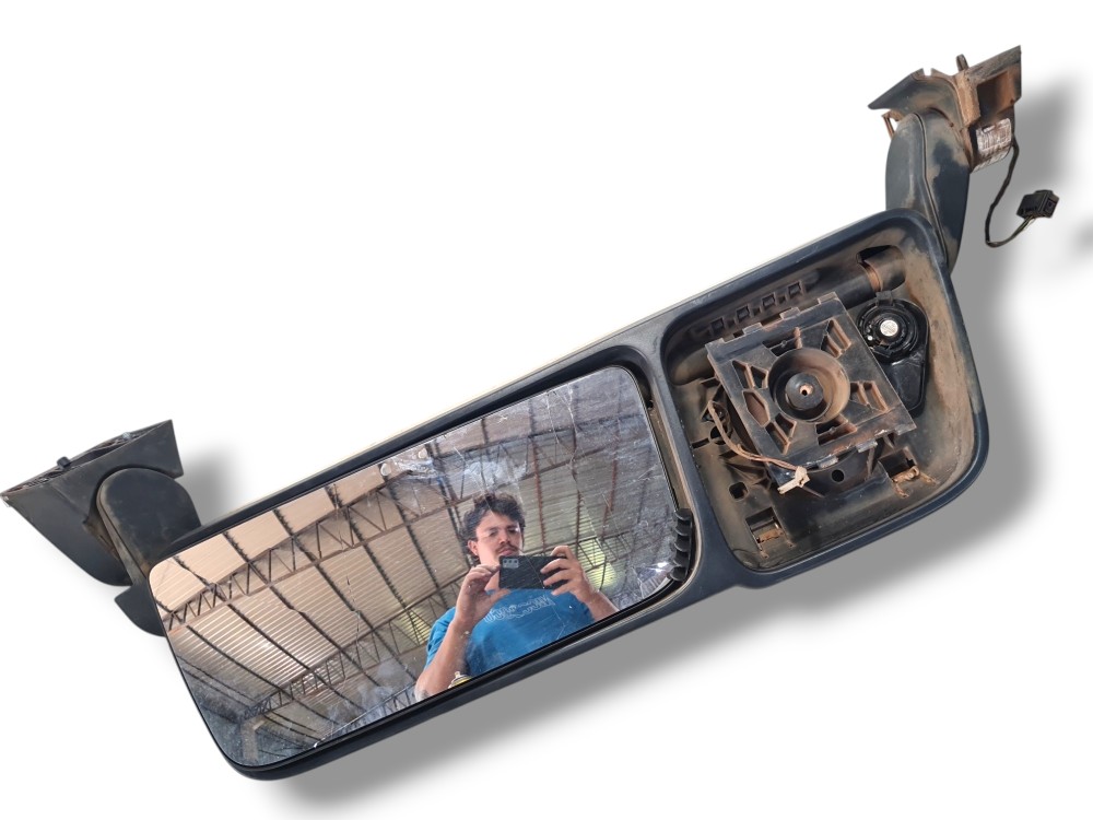 Retrovisor esquerdo Mercedes Actros 2651 2022 DETALHE 1