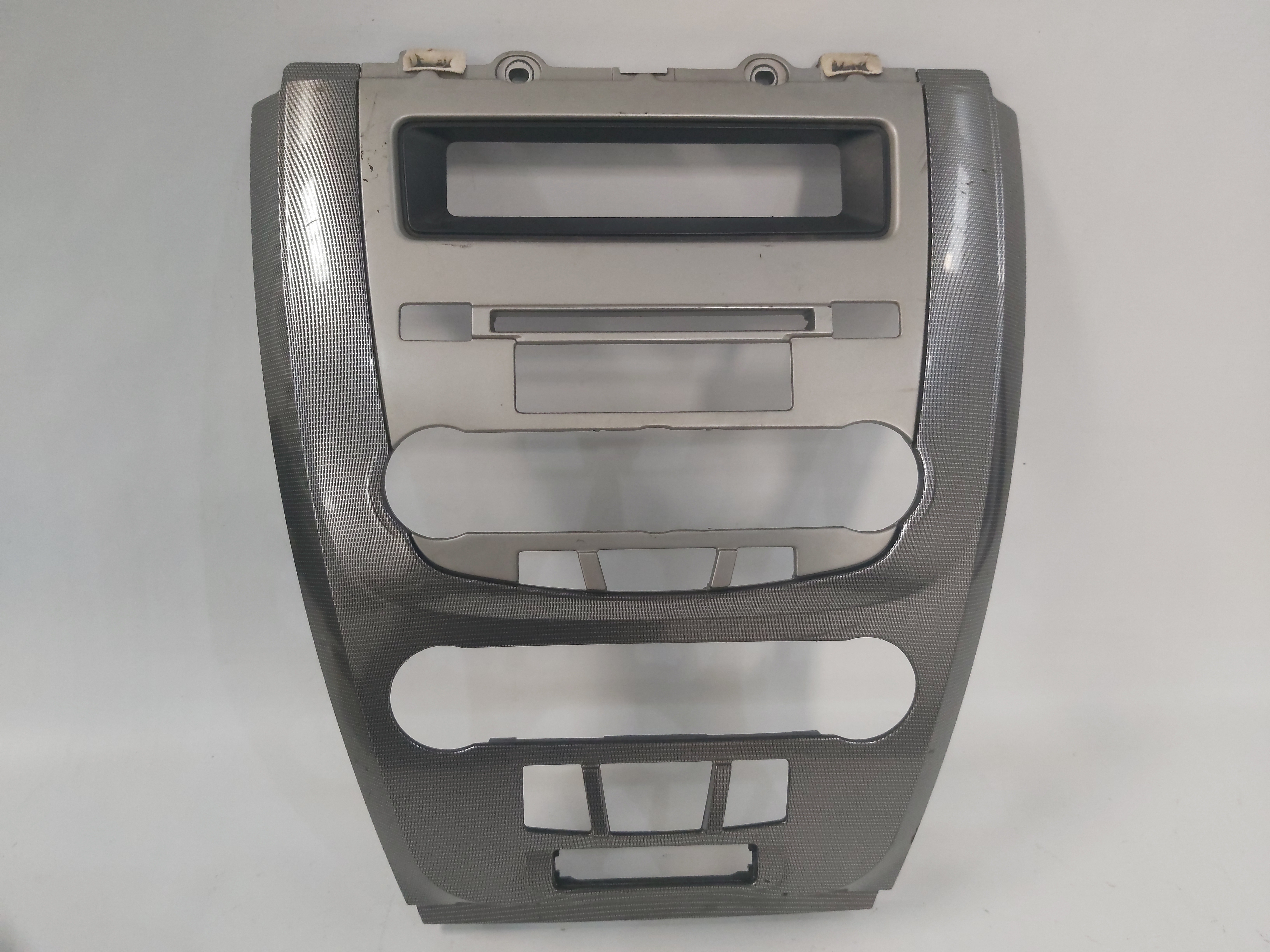 Moldura Painel Central Botões Rádio Ar Ford Fusion 09 A 12 Cinza