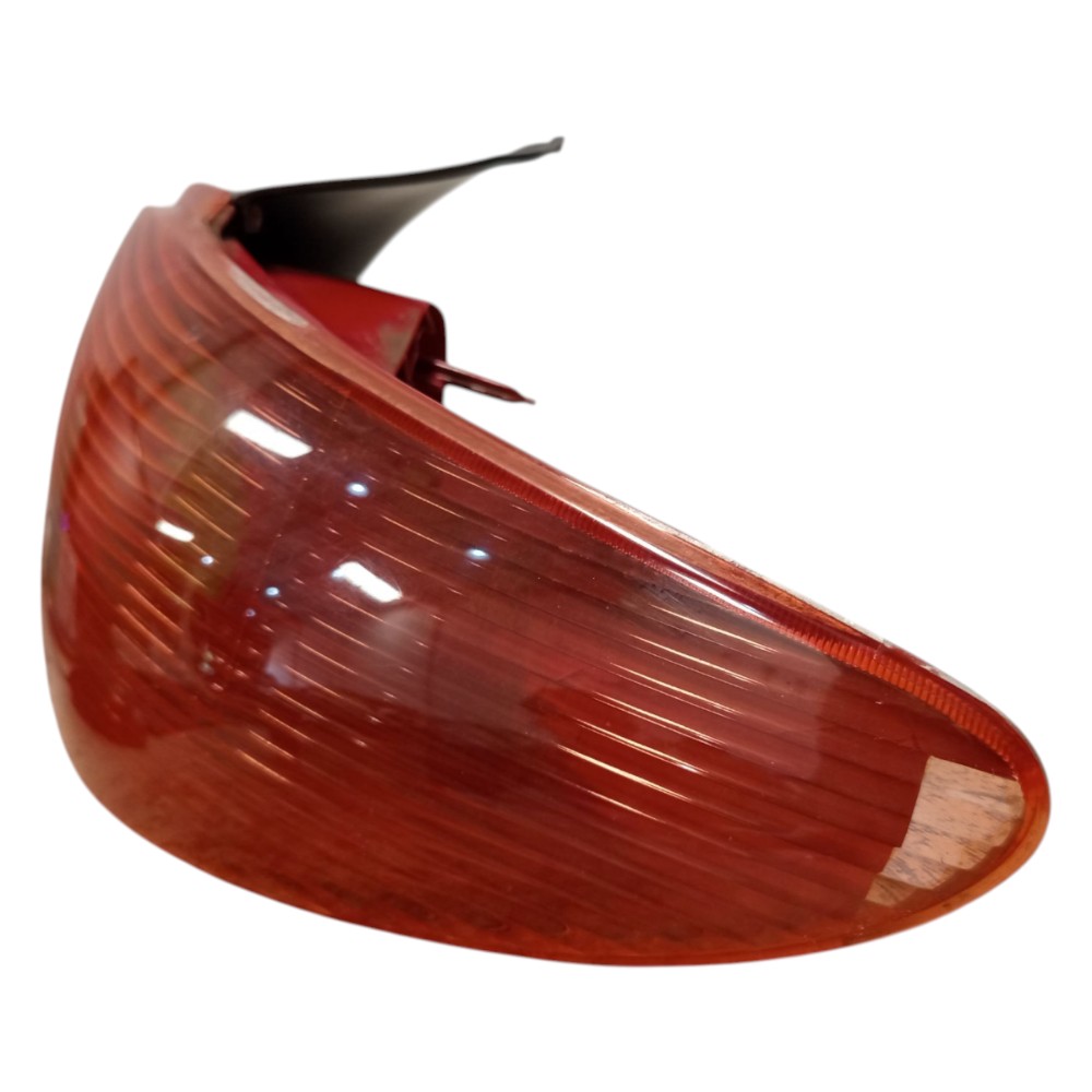 Lanterna Traseira Direita Peugeot 206 2001 2002 2008 Detalhe Direito/passageiro Vermelho