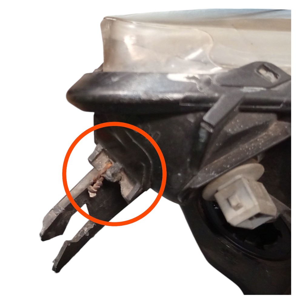 Farol Esquerdo Peugeot 206 2001 2002 2003 2004 2008 Detalhe Esquerdo/motorista 2