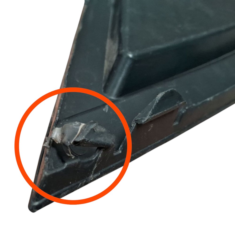 Moldura Farol Milha Direita Vw Saveiro Gol Voyage G7 Detalhe 2