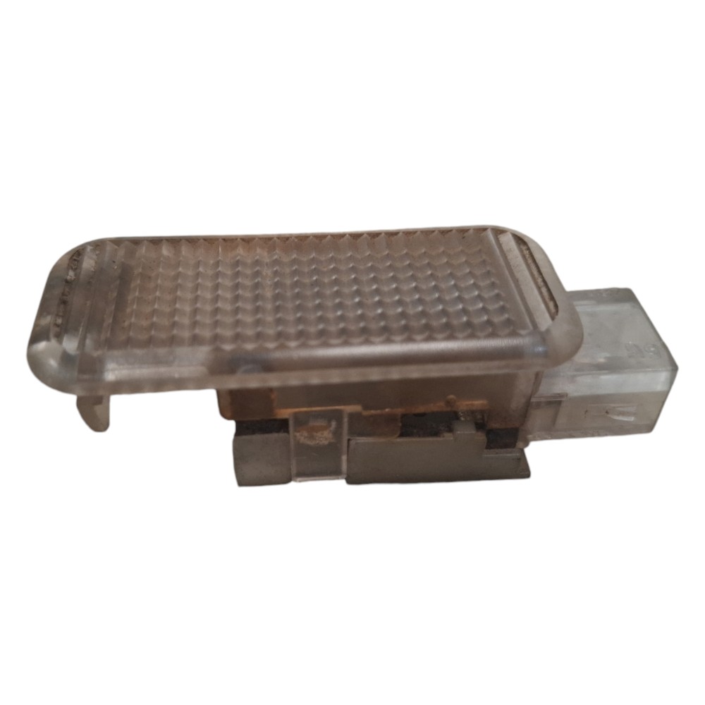 Luz Cortesia Porta Malas Audi A3 97 98 99 01 A 2006 Detalhe 5