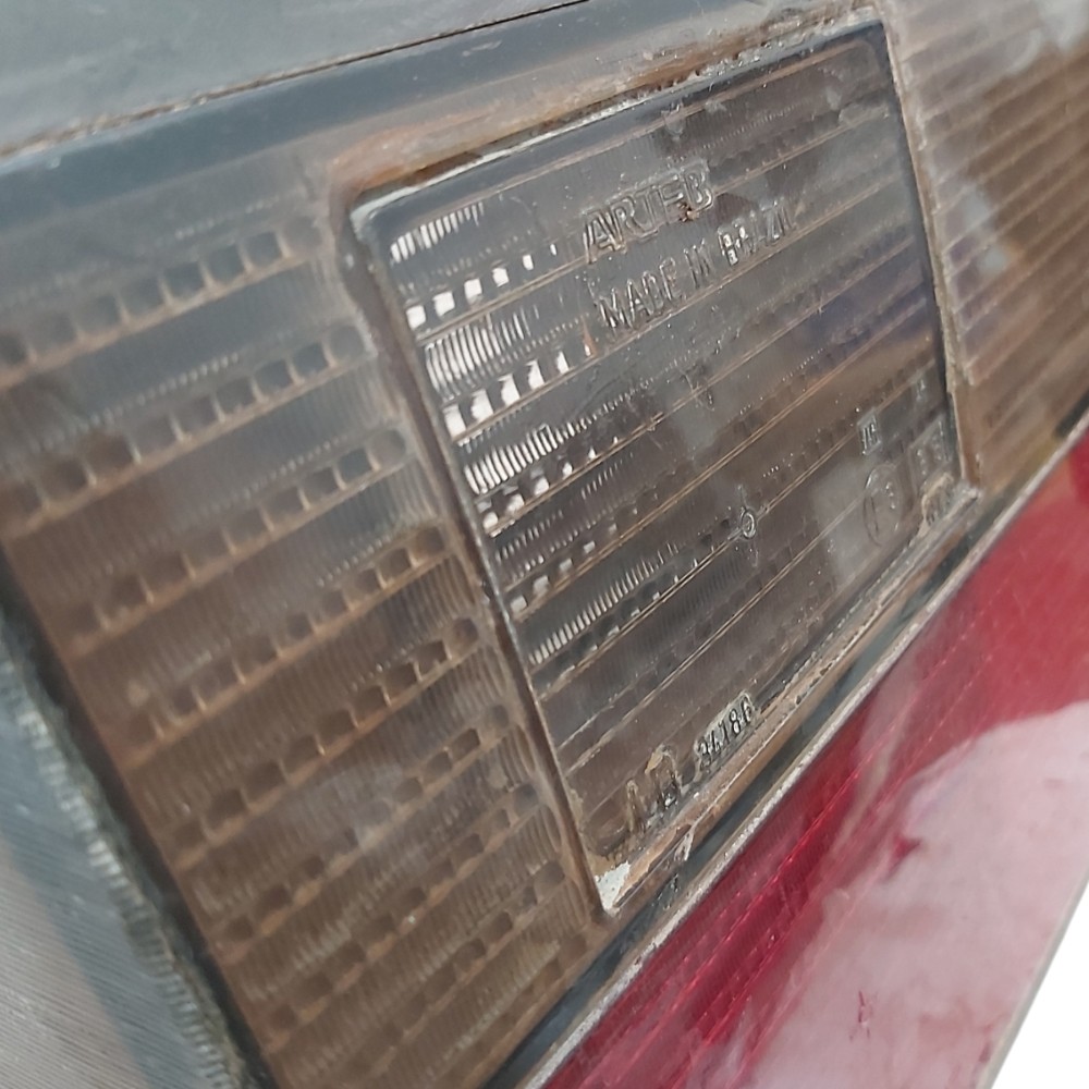 Lanterna Tampa Traseira Direita Santana 91 92 93 A 96 Arteb Vermelho E Âmbar 3