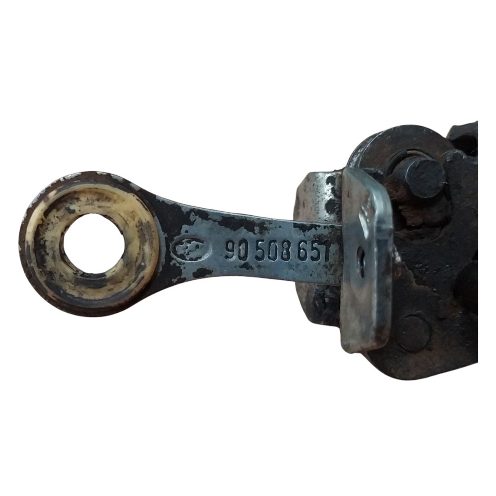 Limitador Porta Traseira Esquerda Vectra 97 98 99 2000 2005 7