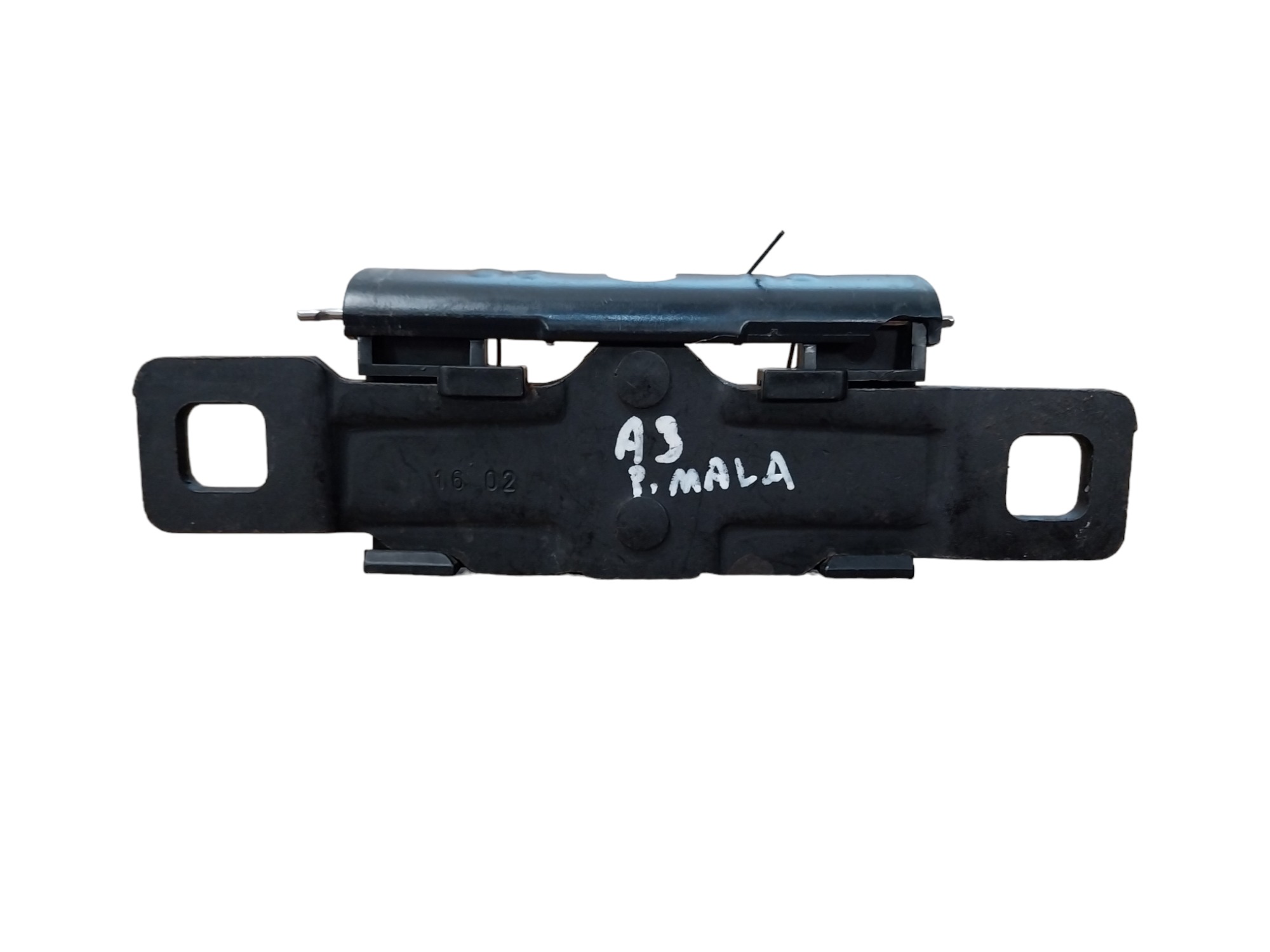Batente Tampa Porta Malas Audi A3 97 98 2002 A 2006 Detalhe