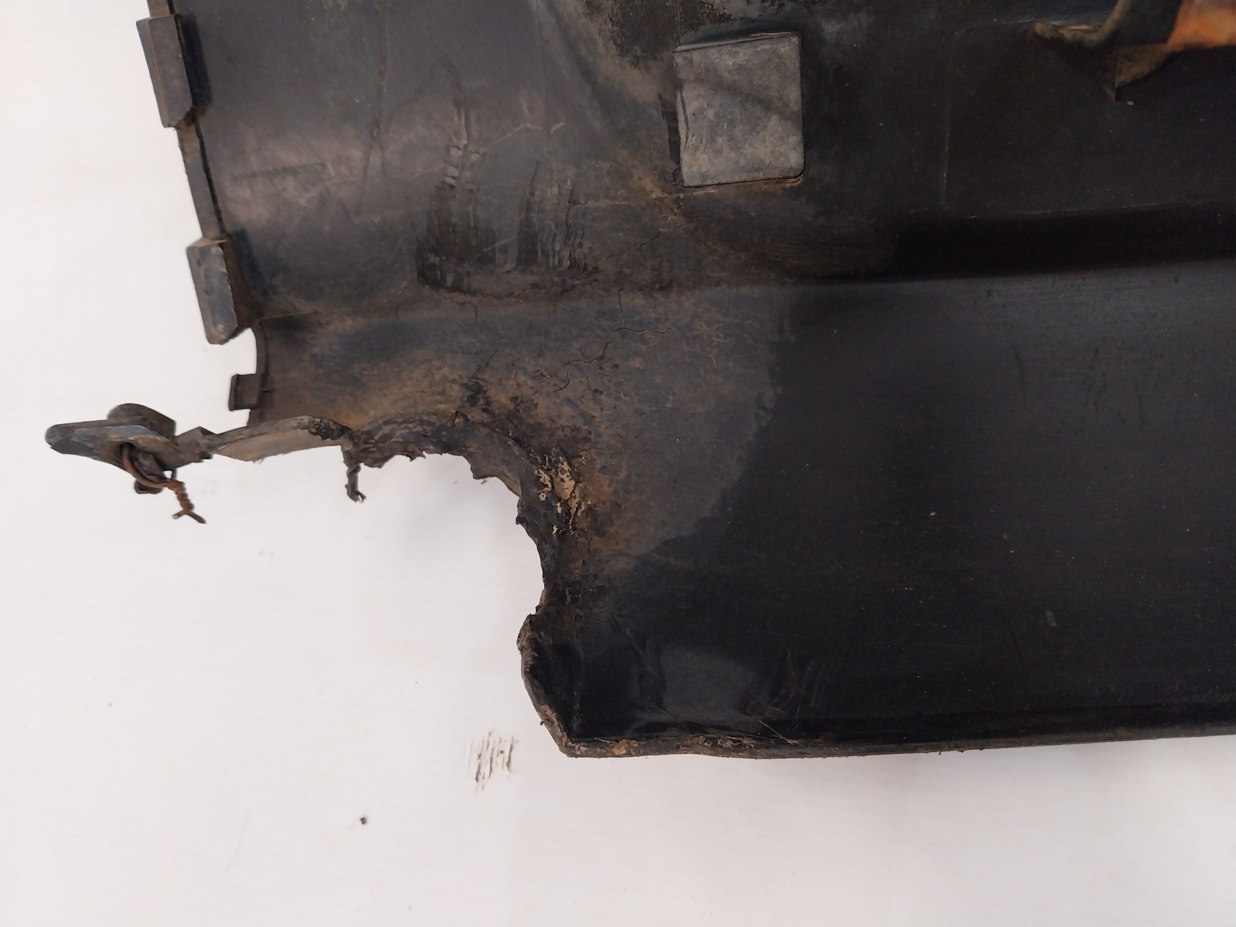 Suporte Parachoque Traseiro Central Ford Ka 97 A 2002 7