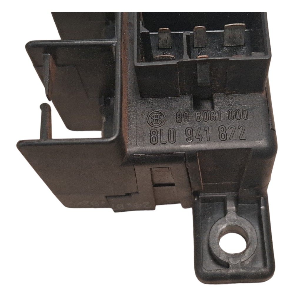 Caixa Fusíveis Reles Audi A3 97 99 2001 2002 2006 8l0941822 7
