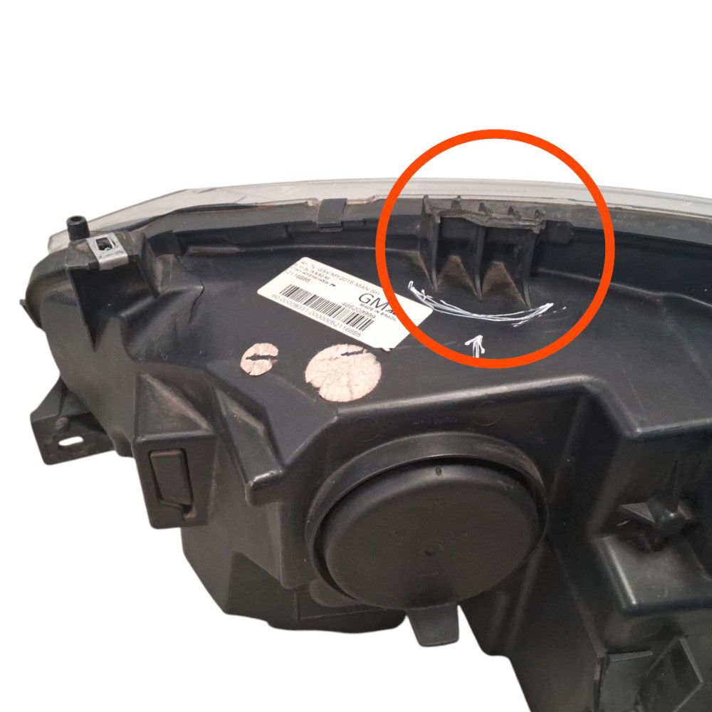 Farol Lado Direito Cobalt 2016 2017 2018 2019 2020 Detalhe Direito/passageiro 2