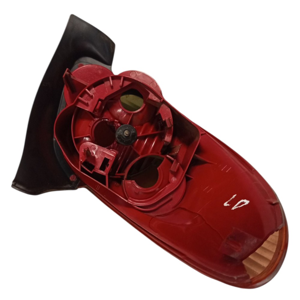 Lanterna Traseira Direita Peugeot 206 2001 2002 2008 Detalhe Direito/passageiro Vermelho 5