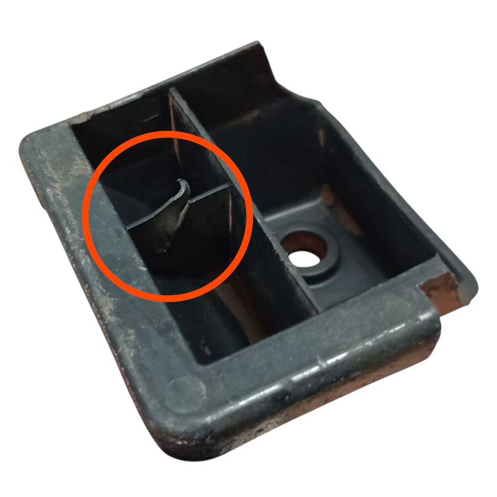 Suporte Base Parachoque Dianteiro Esquerdo Hilux 2005 A 2015 2