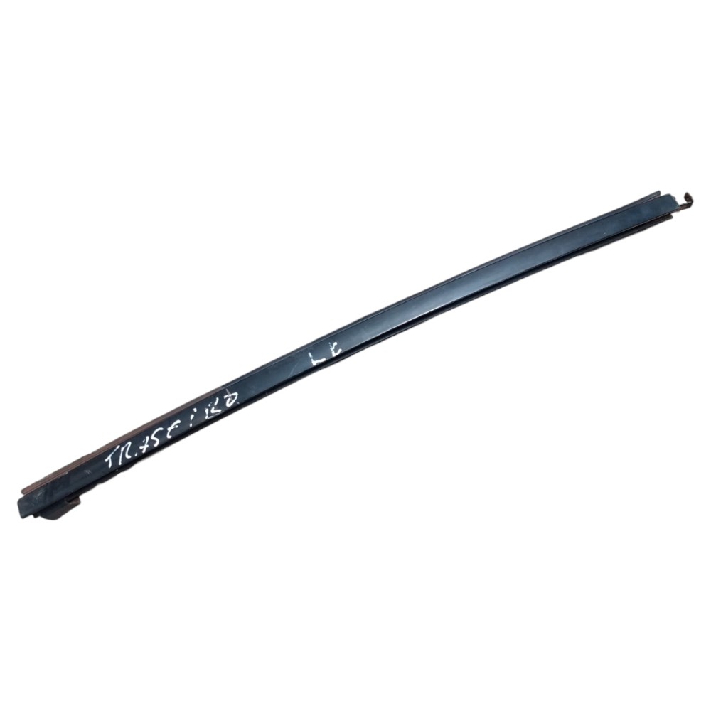 Guia Canaleta Traseira Esquerda Vw Santana 91 92 93 94 95 96 Preto