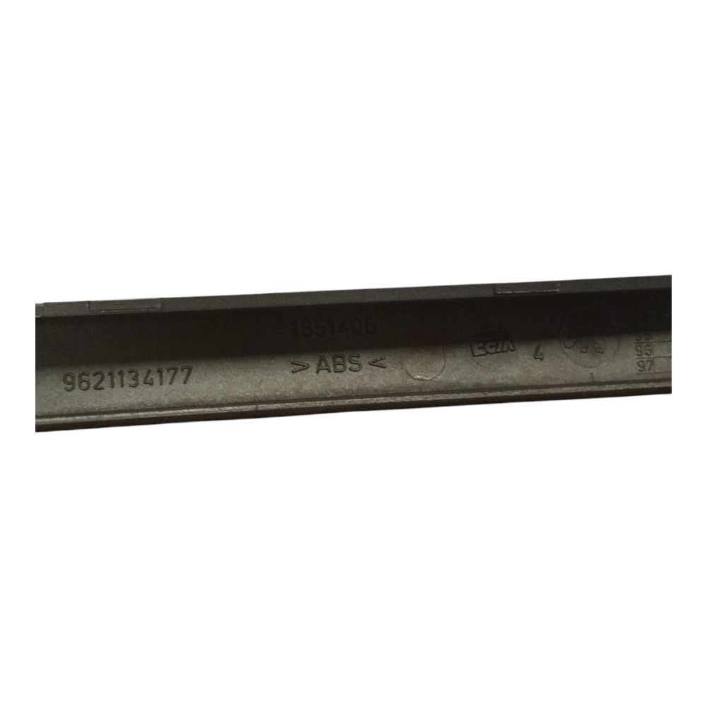 Friso Inferior Grade Farol Peugeot 306 94 95 96  A 99 6